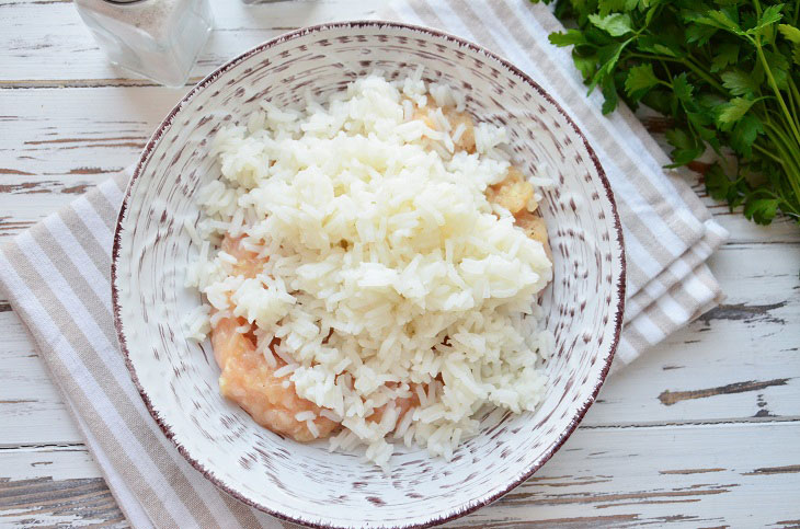 Meatballs "Hedgehogs" in sour cream sauce - incredibly juicy and soft