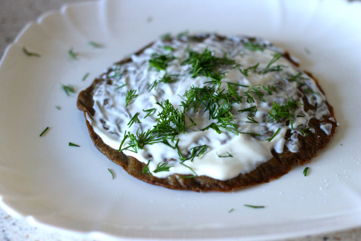 Liver cake with sour cream and hard cheese