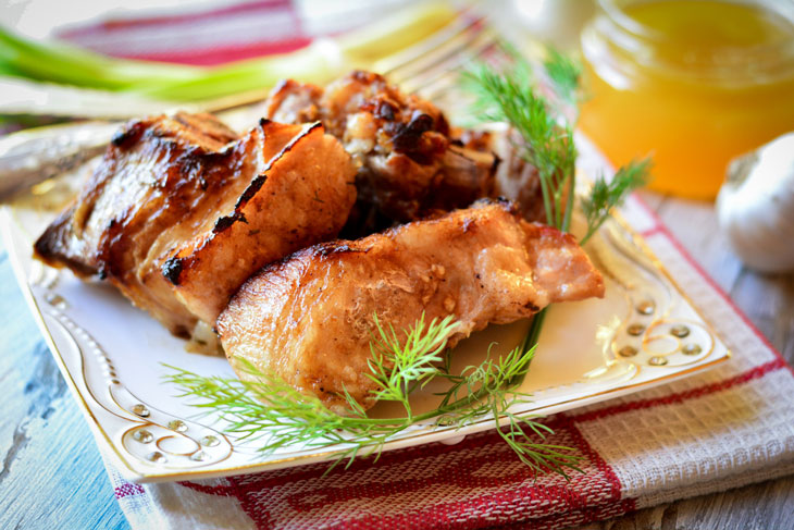 Delicious pork ribs in the oven with honey