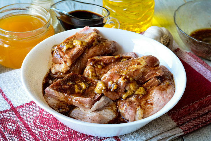 Delicious pork ribs in the oven with honey