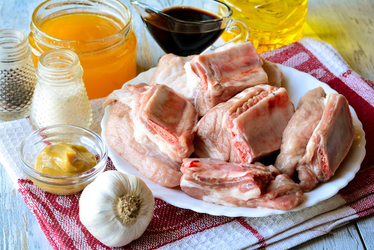 Delicious pork ribs in the oven with honey