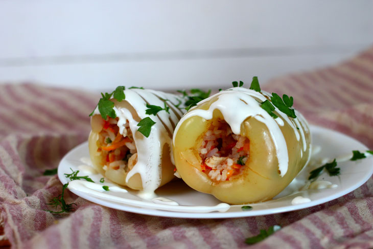 Stuffed peppers with rice, meat and vegetables - when there is no time for complex dishes