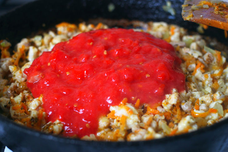 Stuffed peppers with rice, meat and vegetables - when there is no time for complex dishes