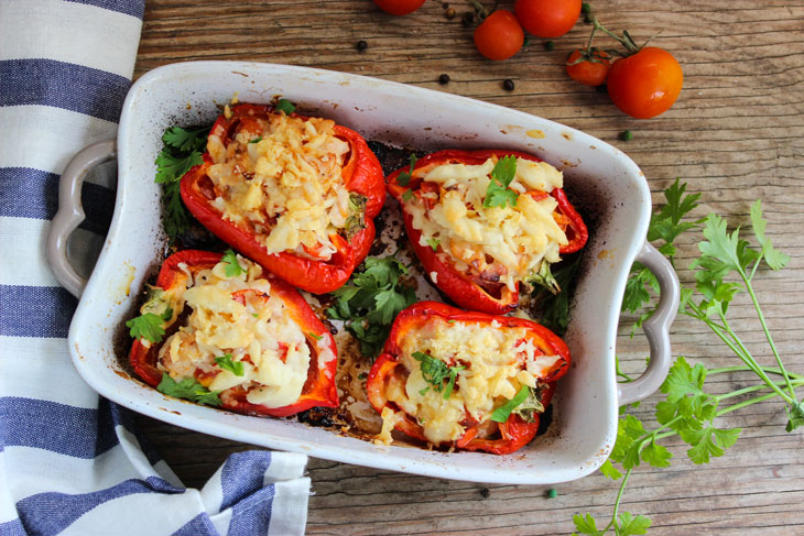 Peppers stuffed with chicken and tomatoes - the aroma is beyond words