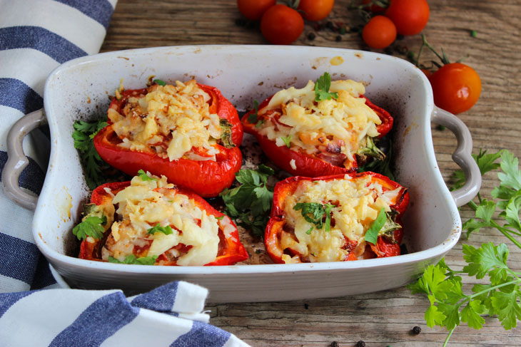 Peppers stuffed with chicken and tomatoes - the aroma is beyond words