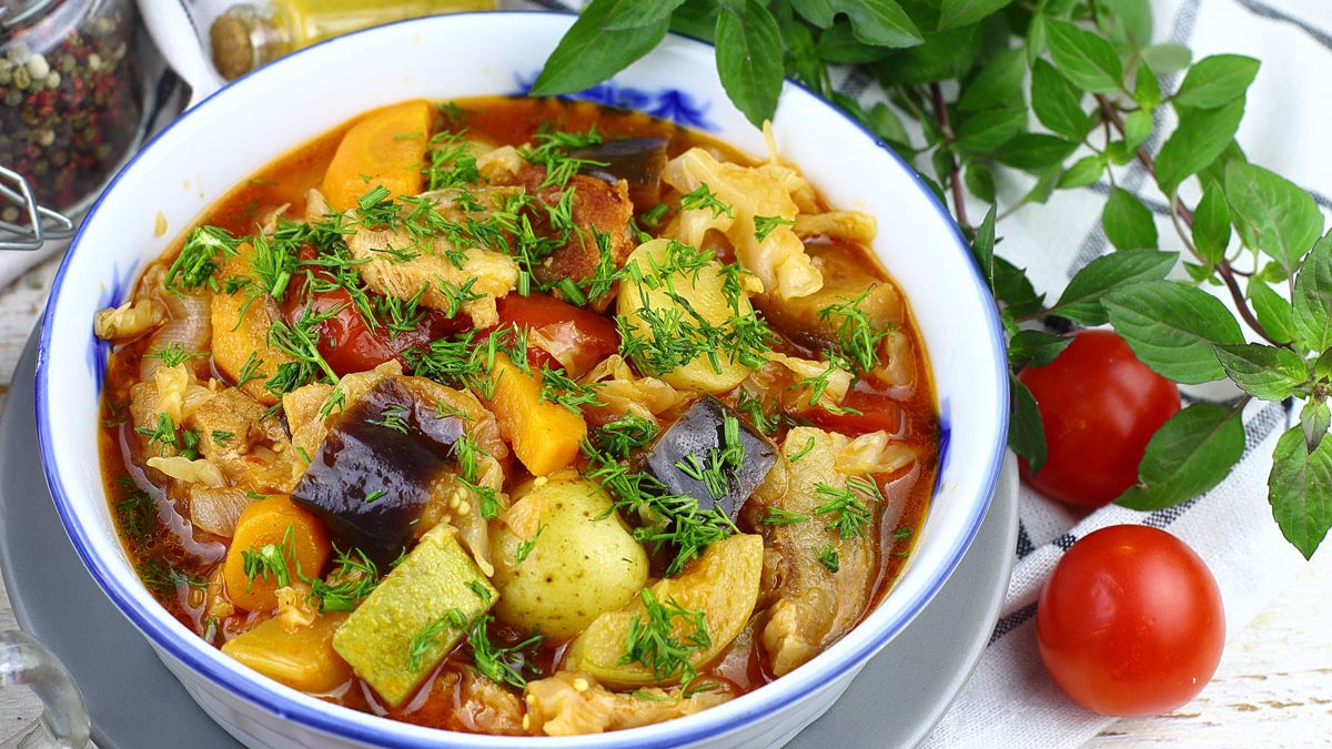 Vegetable stew with turkey – very satisfying and tasty