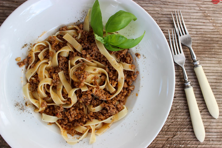 Bolognese sauce - a quick recipe