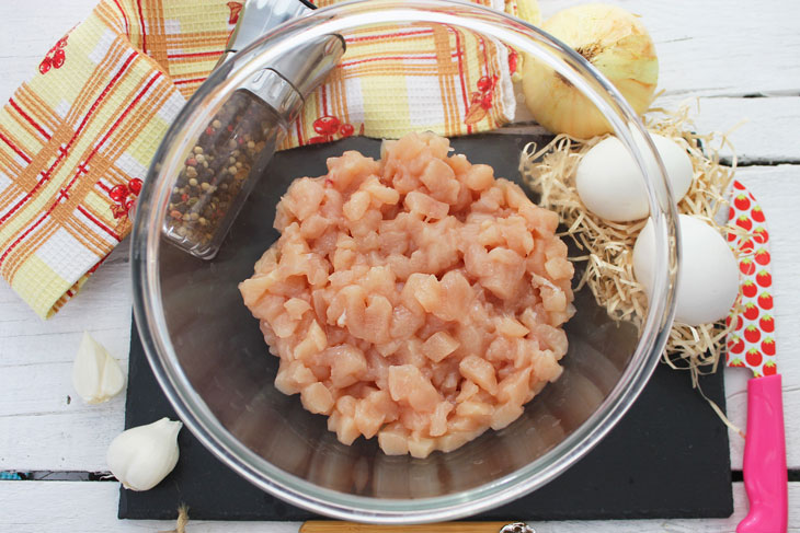 Chopped chicken cutlets with cheese. We have never cooked so fast and tasty!