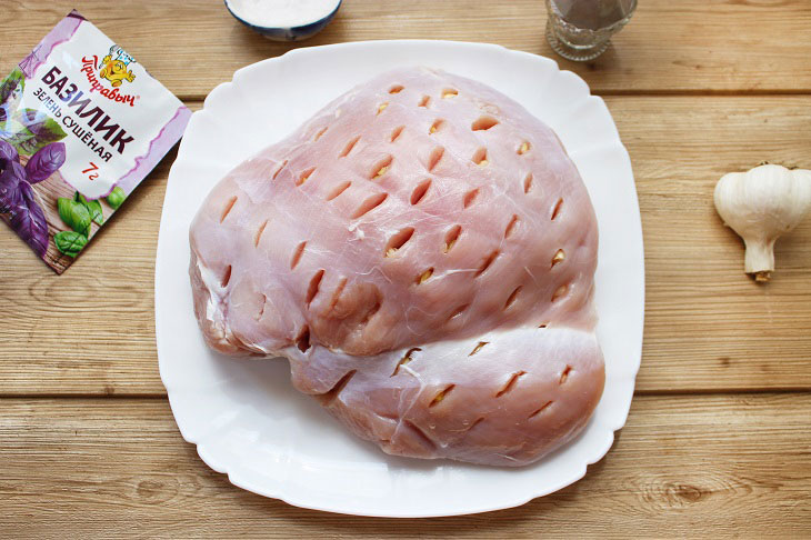 How to cook a juicy turkey in the oven - a simple and delicious recipe