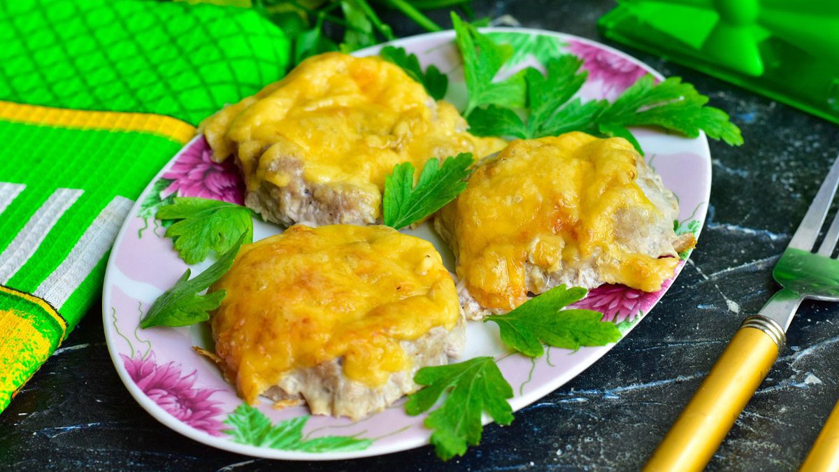 Meat nests with mushrooms and cheese in the oven – original and appetizing