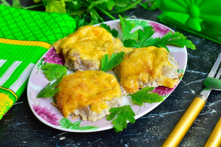 Meat nests with mushrooms and cheese in the oven - original and appetizing