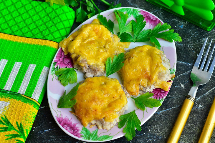 Meat nests with mushrooms and cheese in the oven - original and appetizing