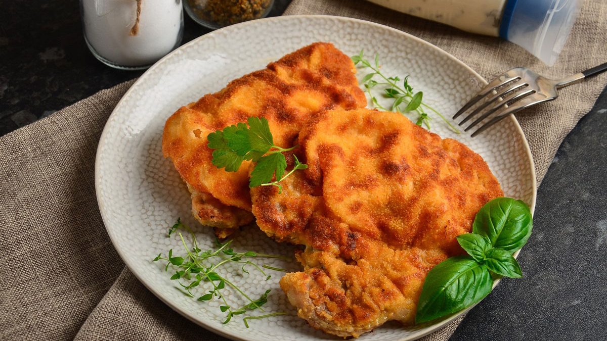Bavarian schnitzel – tender meat with a crispy crust