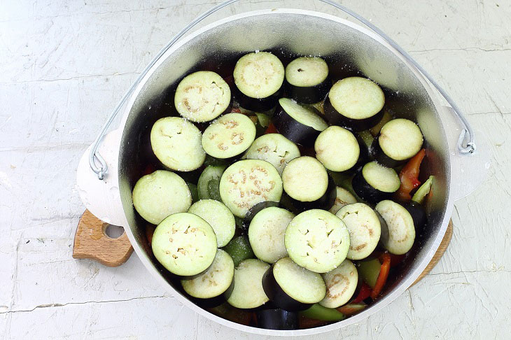 Basma in Uzbek in a cauldron (on the stove) - a hearty and tasty dish