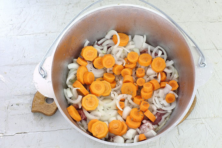 Basma in Uzbek in a cauldron (on the stove) - a hearty and tasty dish