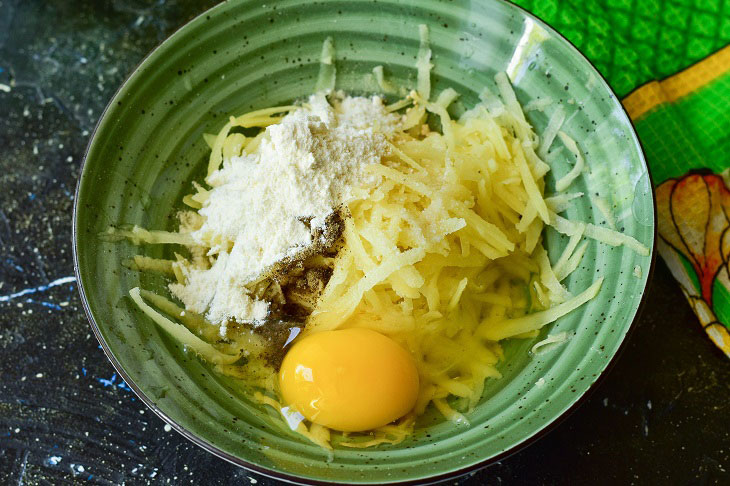 Potato brizoli with minced meat - simple, satisfying and original