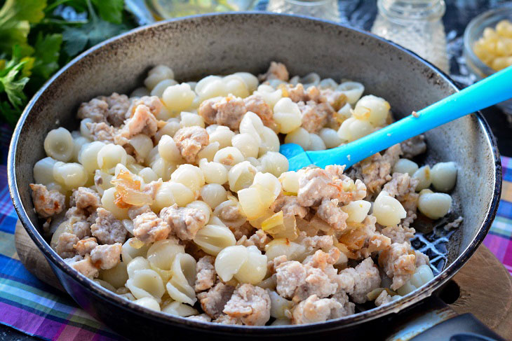 Naval pasta with minced meat - hearty, affordable and tasty