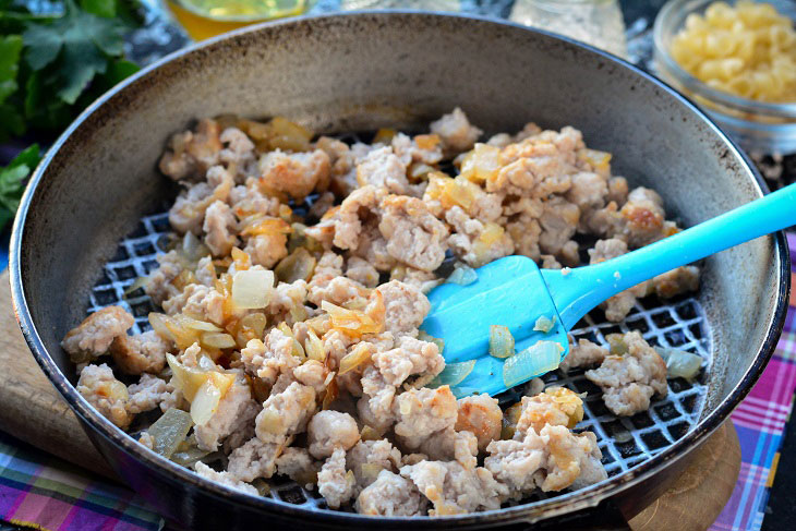 Naval pasta with minced meat - hearty, affordable and tasty