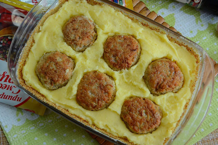 Potato casserole with meatballs - a simple and very tasty dinner