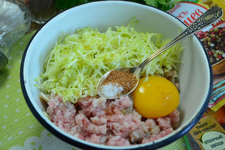 Potato casserole with meatballs - a simple and very tasty dinner