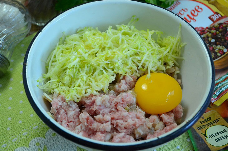 Potato casserole with meatballs - a simple and very tasty dinner