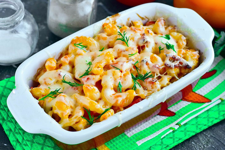Pasta casserole with meat, tomato and cheese - festive and tasty
