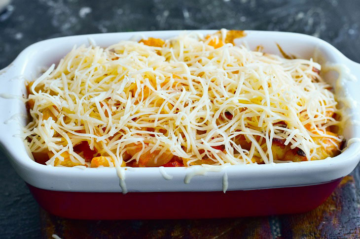 Pasta casserole with meat, tomato and cheese - festive and tasty