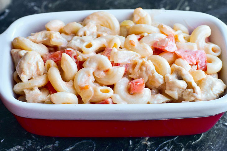 Pasta casserole with meat, tomato and cheese - festive and tasty