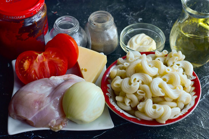 Pasta casserole with meat, tomato and cheese - festive and tasty