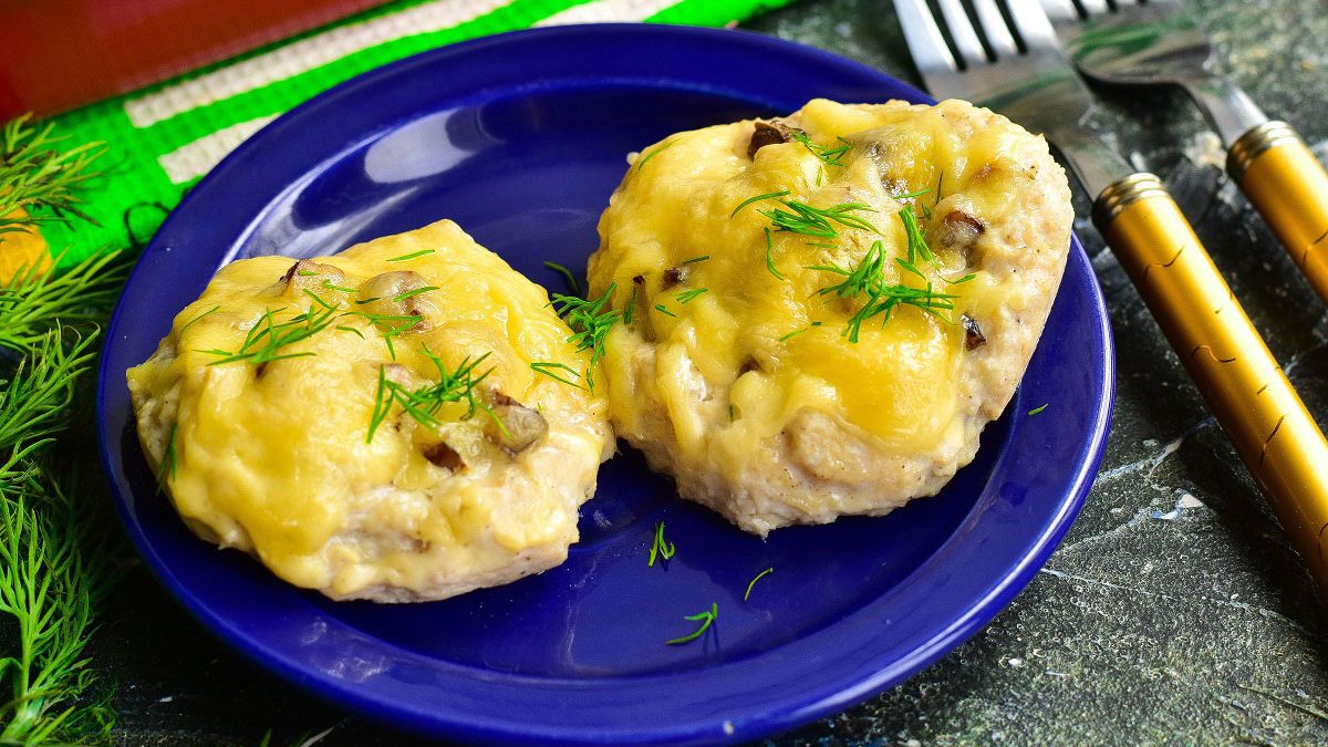 Meat tarts with mushrooms and cheese – festive and appetizing