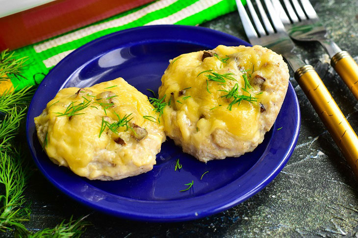 Meat tarts with mushrooms and cheese - festive and appetizing