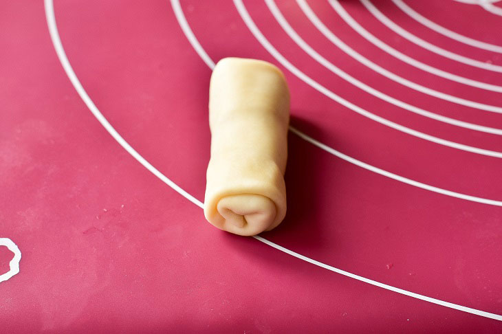 Pelmeni dough rolls with minced meat in the oven - tender and juicy