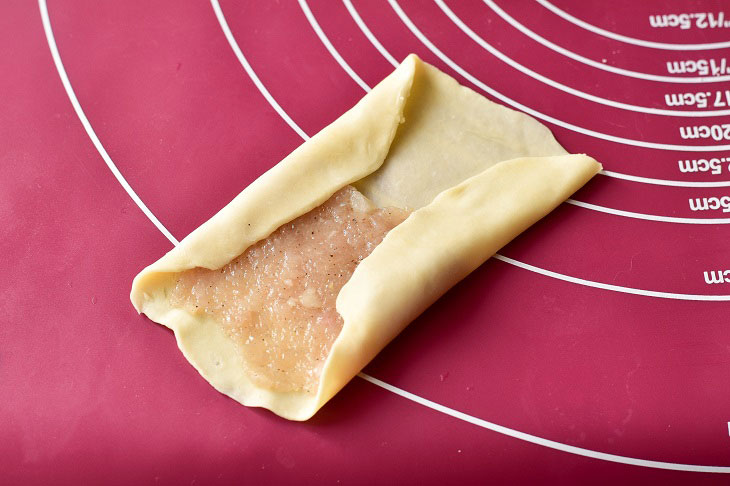 Pelmeni dough rolls with minced meat in the oven - tender and juicy