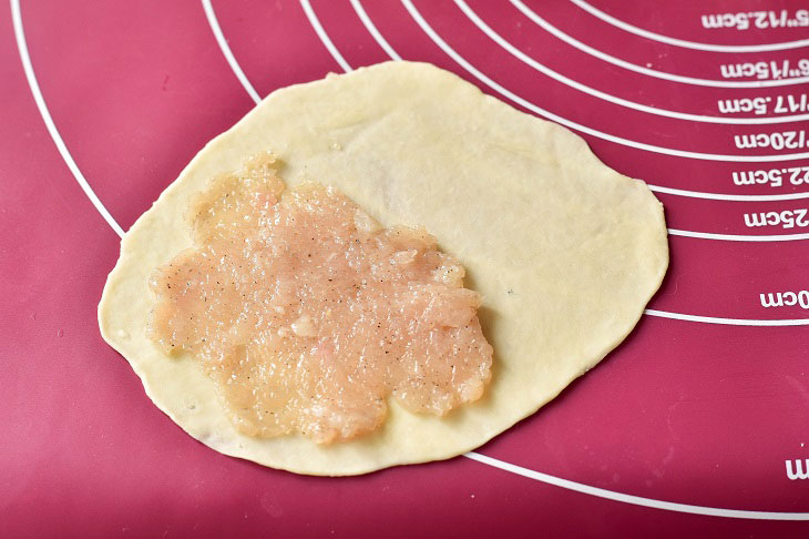 Pelmeni dough rolls with minced meat in the oven - tender and juicy