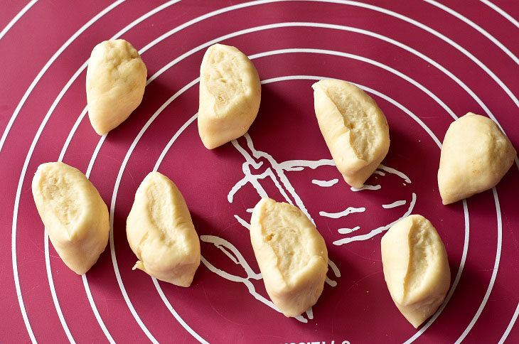 Pelmeni dough rolls with minced meat in the oven - tender and juicy