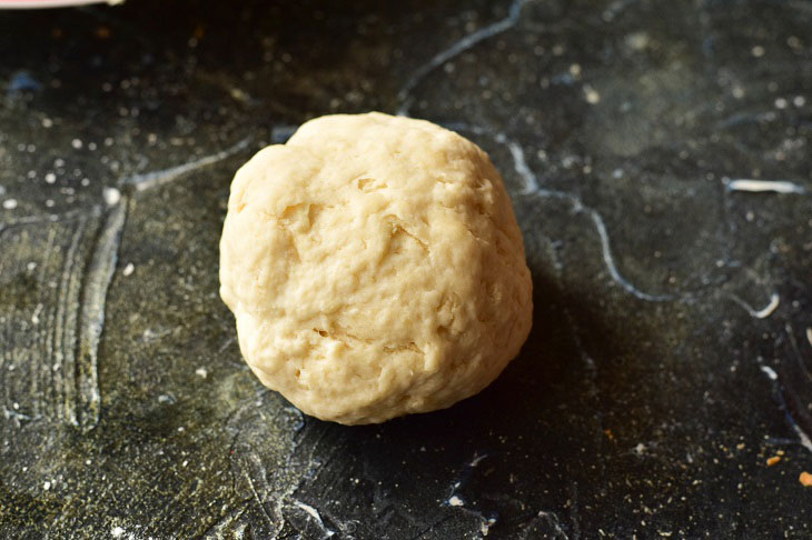 Pelmeni dough rolls with minced meat in the oven - tender and juicy