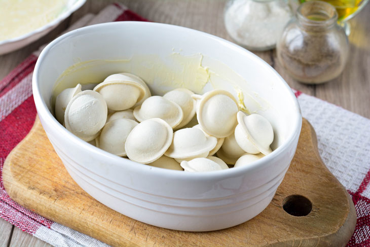 Casserole "Lazy Wife" from dumplings - a lifesaver recipe for very busy housewives