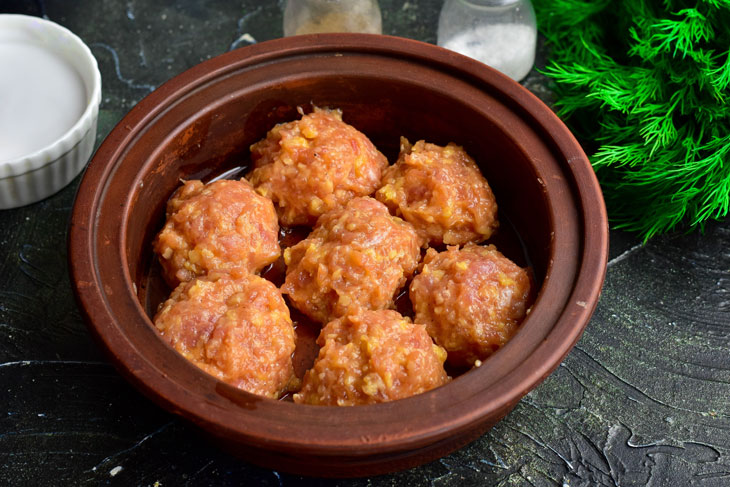 Lazy sorcerers with minced meat in the oven - a chic meat dish