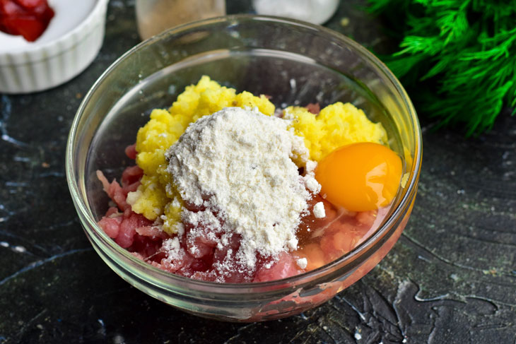 Lazy sorcerers with minced meat in the oven - a chic meat dish