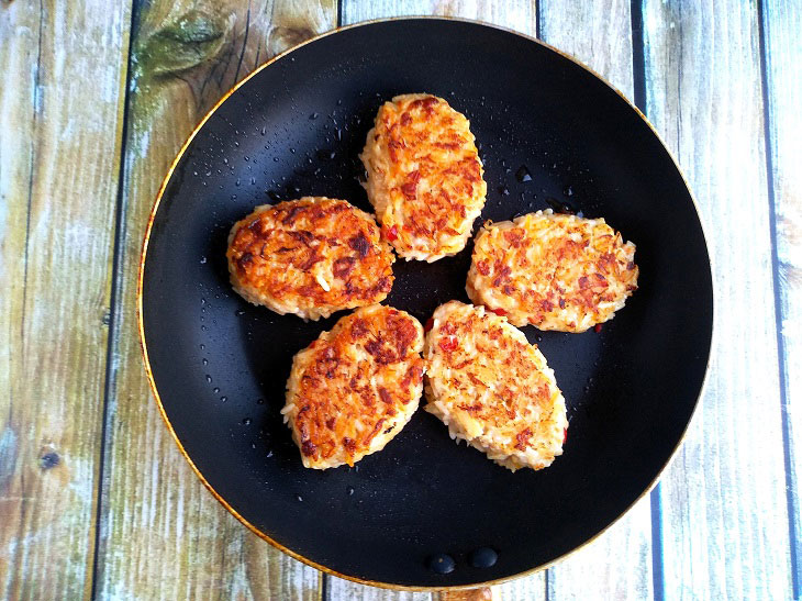 Lazy cabbage rolls with minced chicken - a simple and quick recipe without cabbage shell