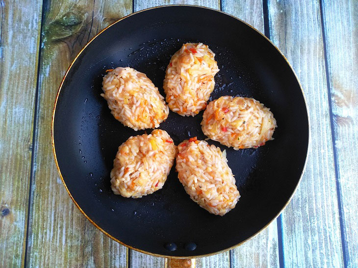 Lazy cabbage rolls with minced chicken - a simple and quick recipe without cabbage shell