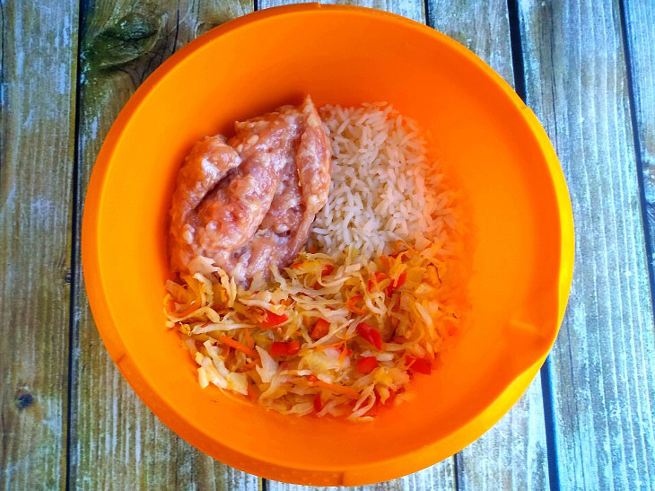 Lazy cabbage rolls with minced chicken - a simple and quick recipe without cabbage shell