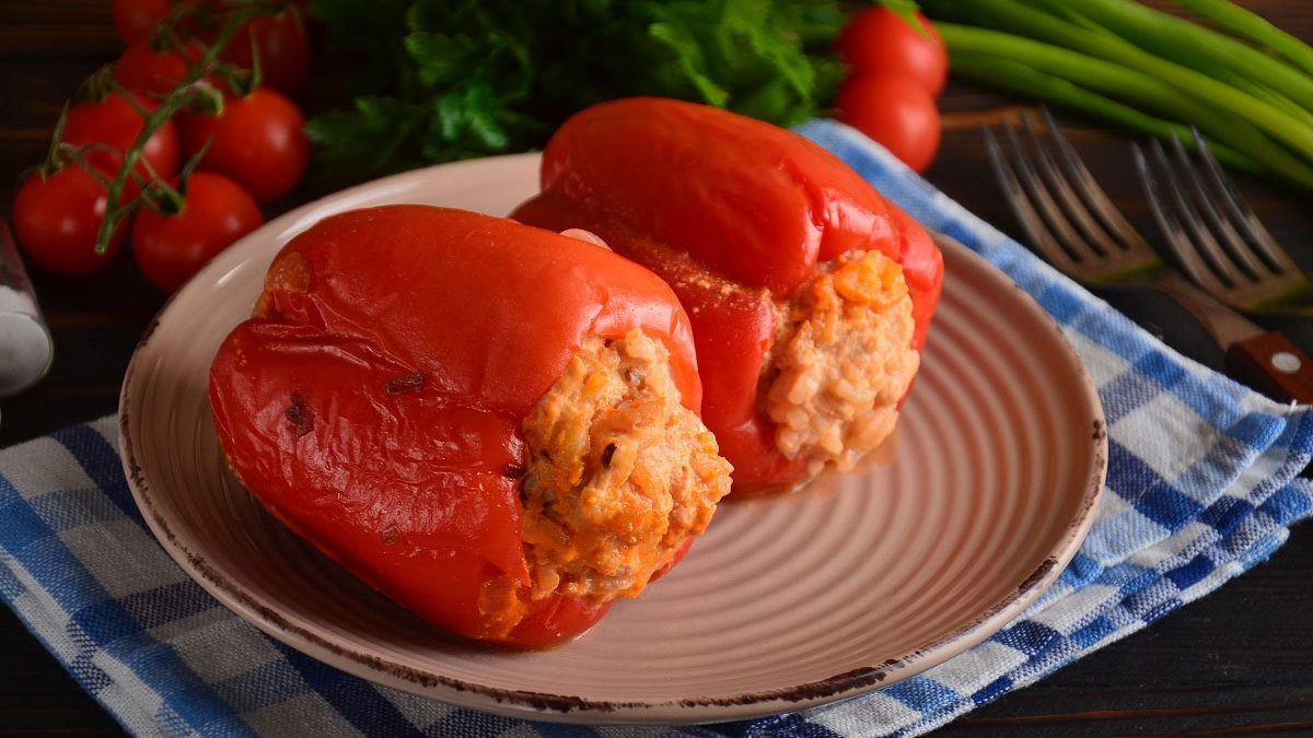 Bell peppers stuffed with minced chicken – a great dish at any time of the year