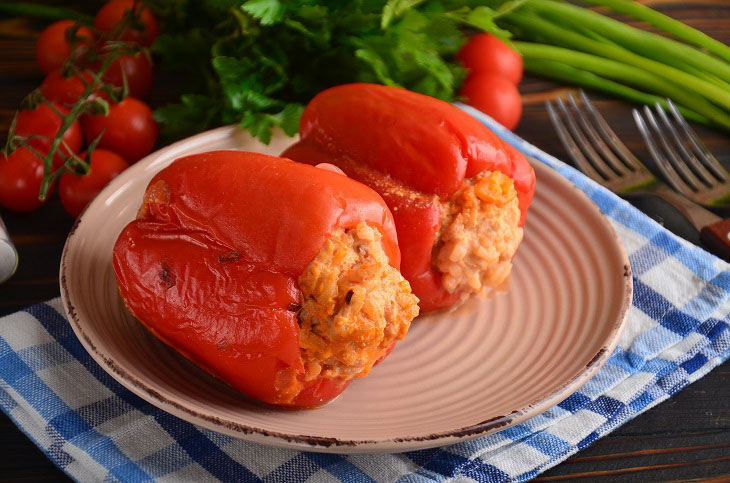 Bell peppers stuffed with minced chicken - a great dish at any time of the year