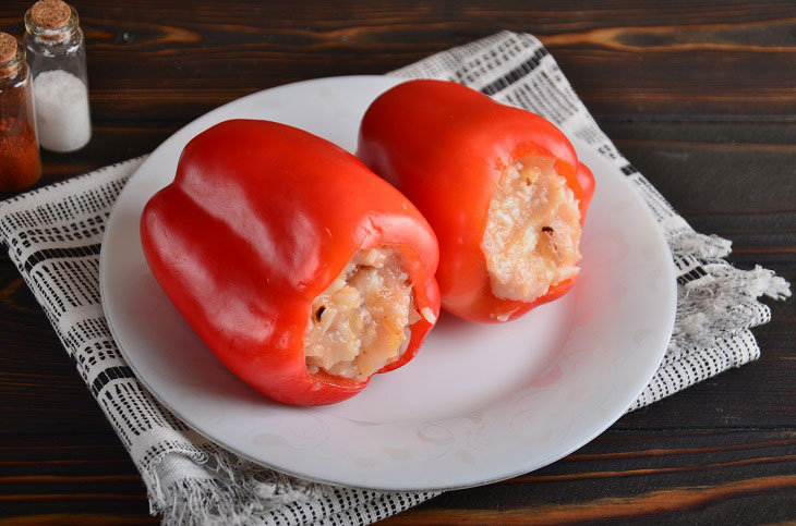 Bell peppers stuffed with minced chicken - a great dish at any time of the year