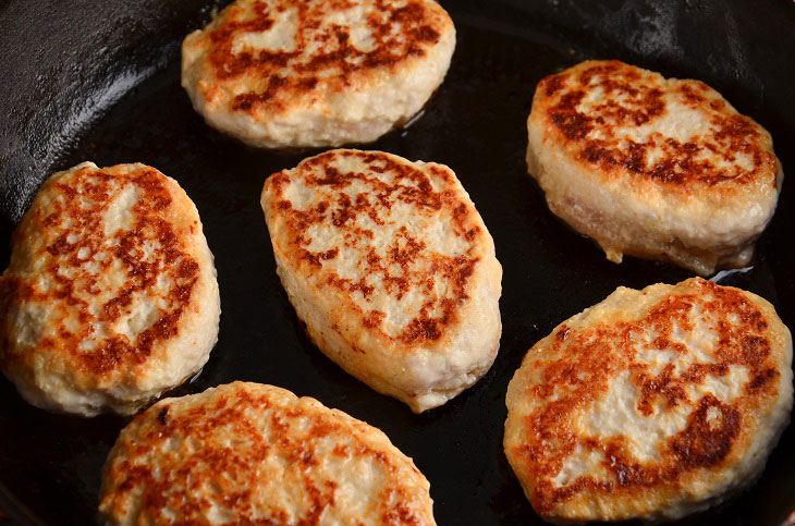 Chicken cutlets with cottage cheese - incredibly juicy and tasty