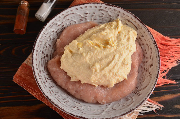 Chicken cutlets with cottage cheese - incredibly juicy and tasty