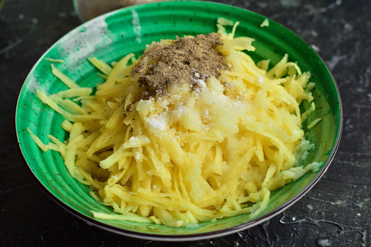 Sorcerers from potatoes and minced meat - very appetizing and satisfying