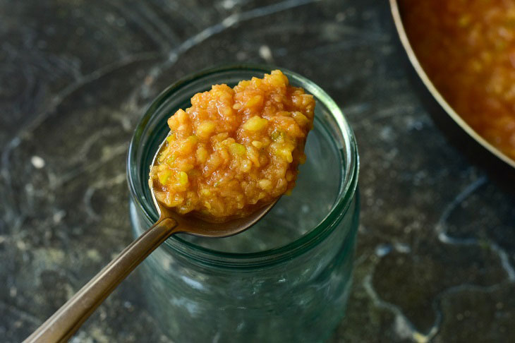 Squash caviar in a hurry - a special aroma and taste