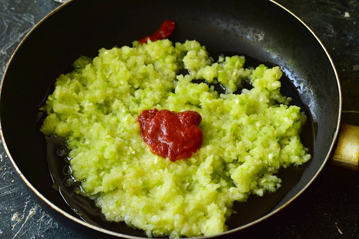 Squash caviar in a hurry - a special aroma and taste